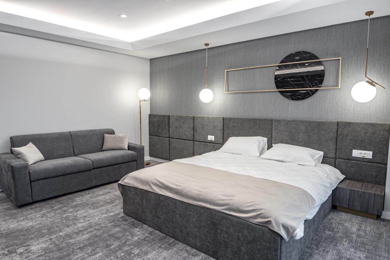 Caprice Complex Hotel Bacau Bagian luar foto