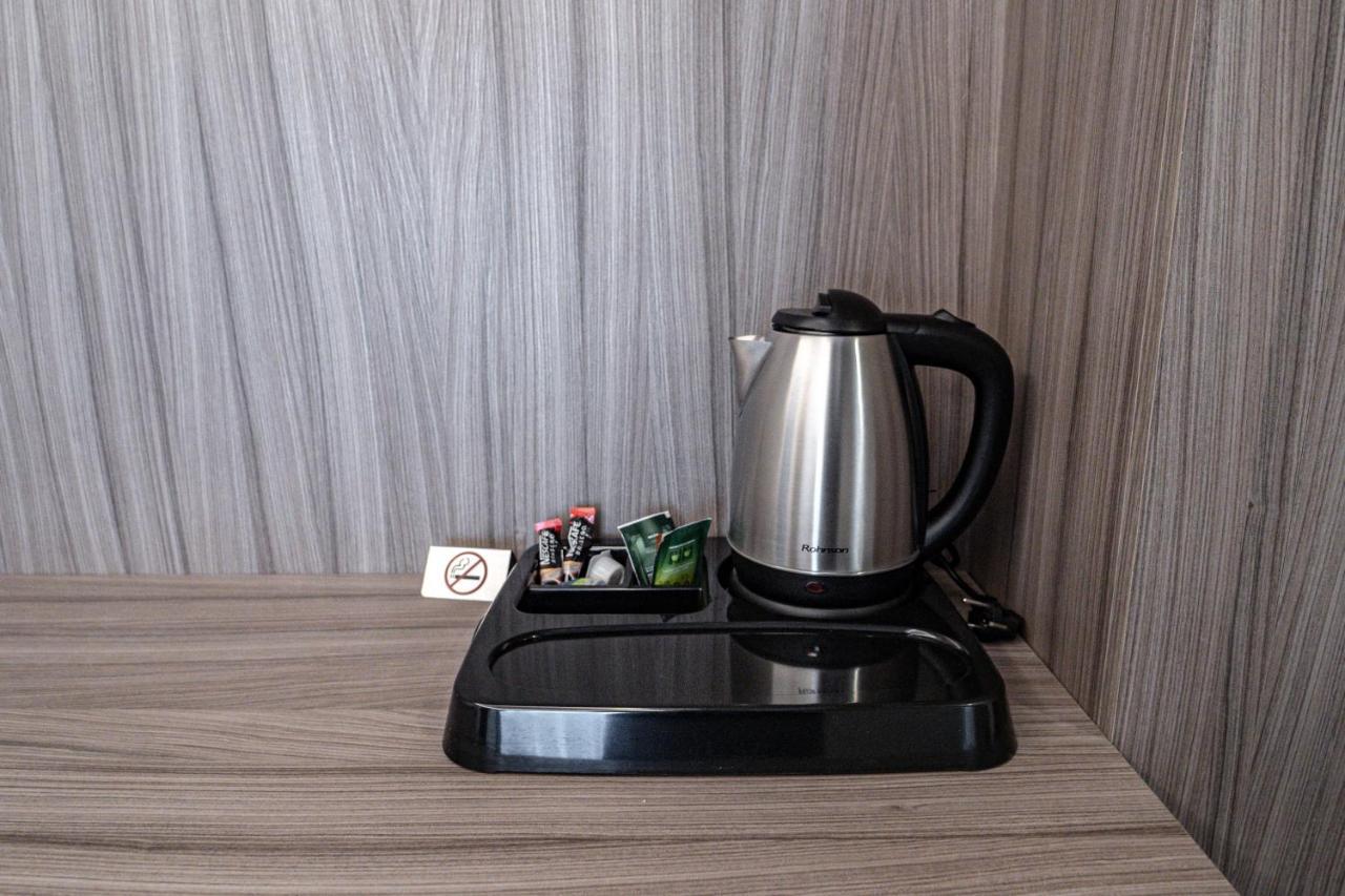 Caprice Complex Hotel Bacau Bagian luar foto